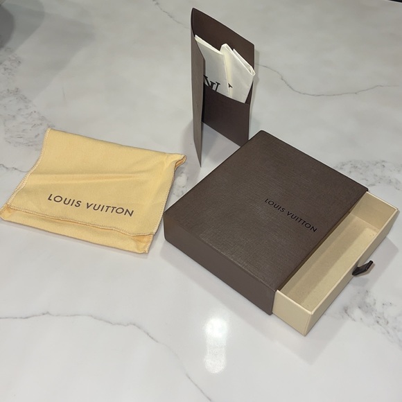 AUTHENTIC Louis Vuitton Wallet - Picture 4 of 4